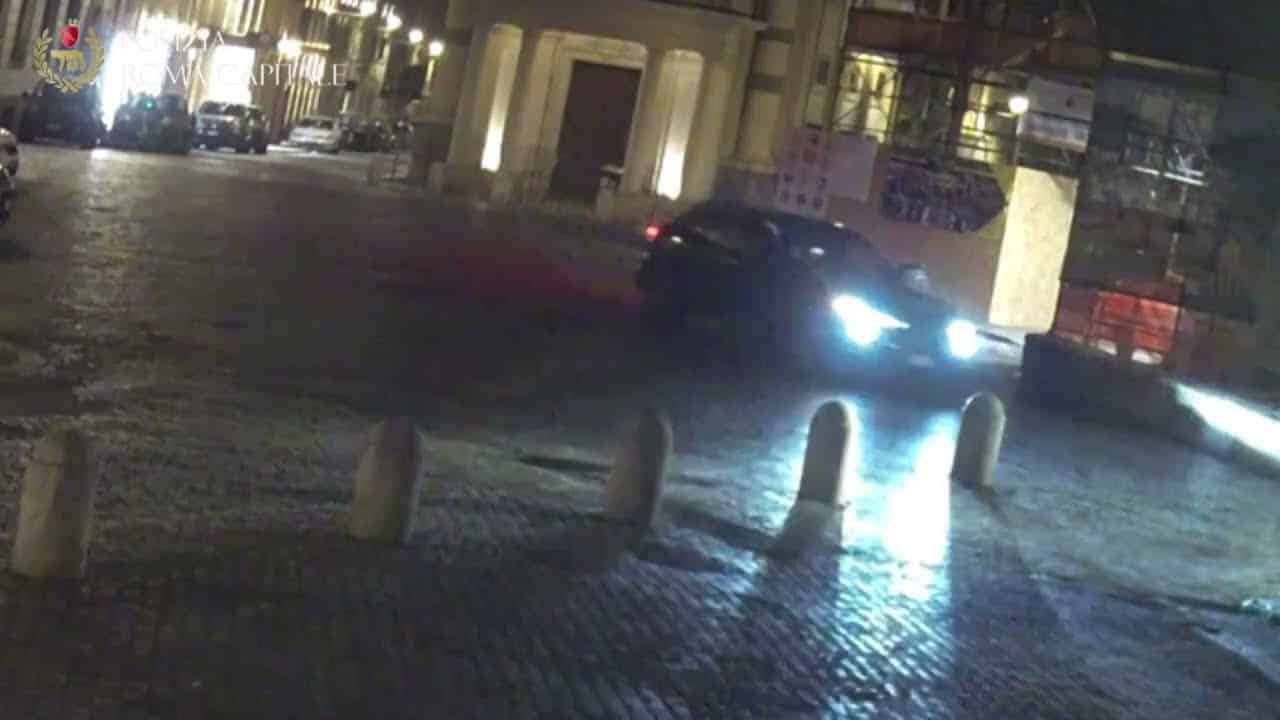 Con la Maserati sulla scala di Trinità dei Monti: ecco il video dell’accaduto