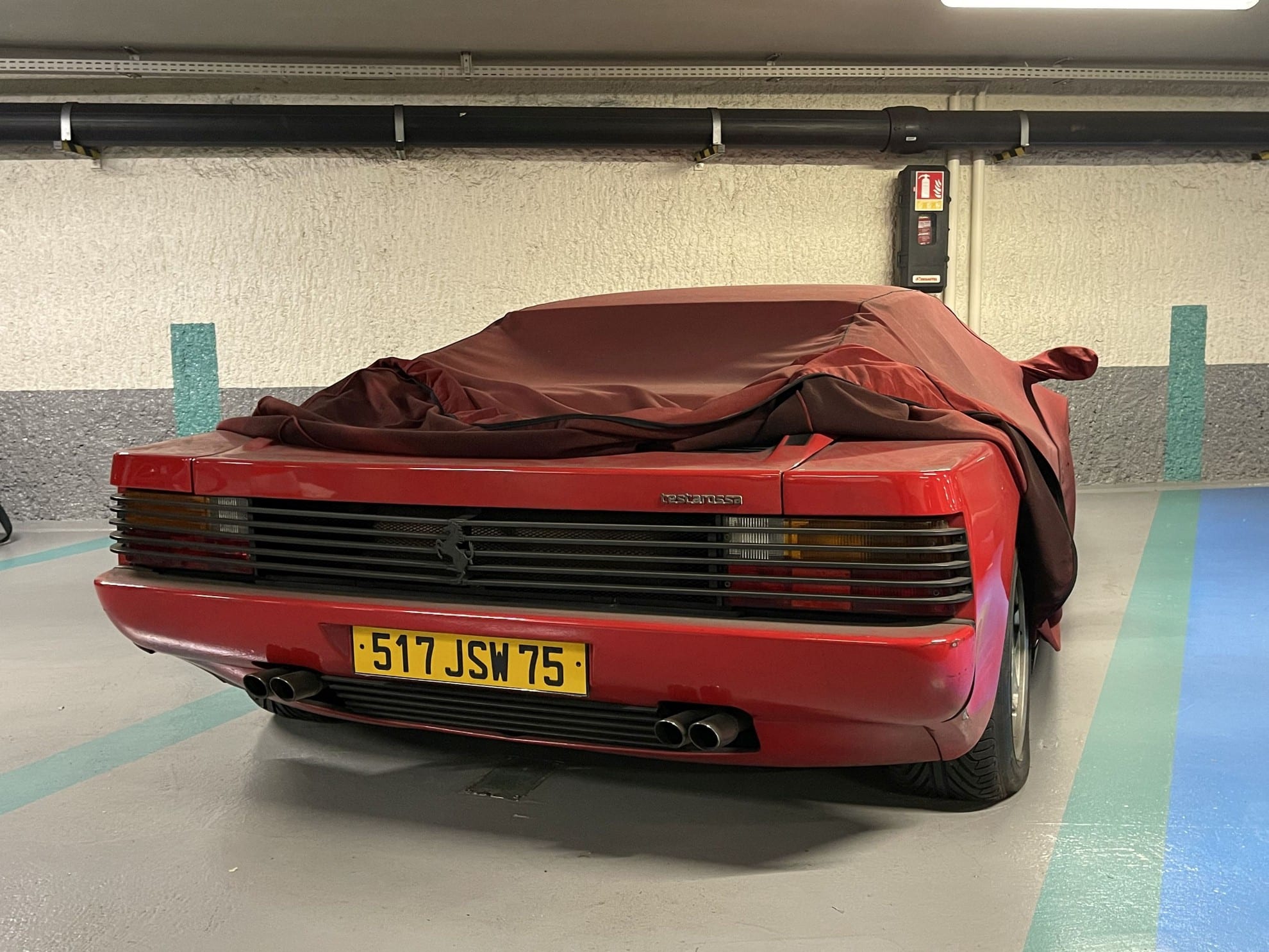 Finisce all’asta una Ferrari Testarossa abbandonata da 20 anni