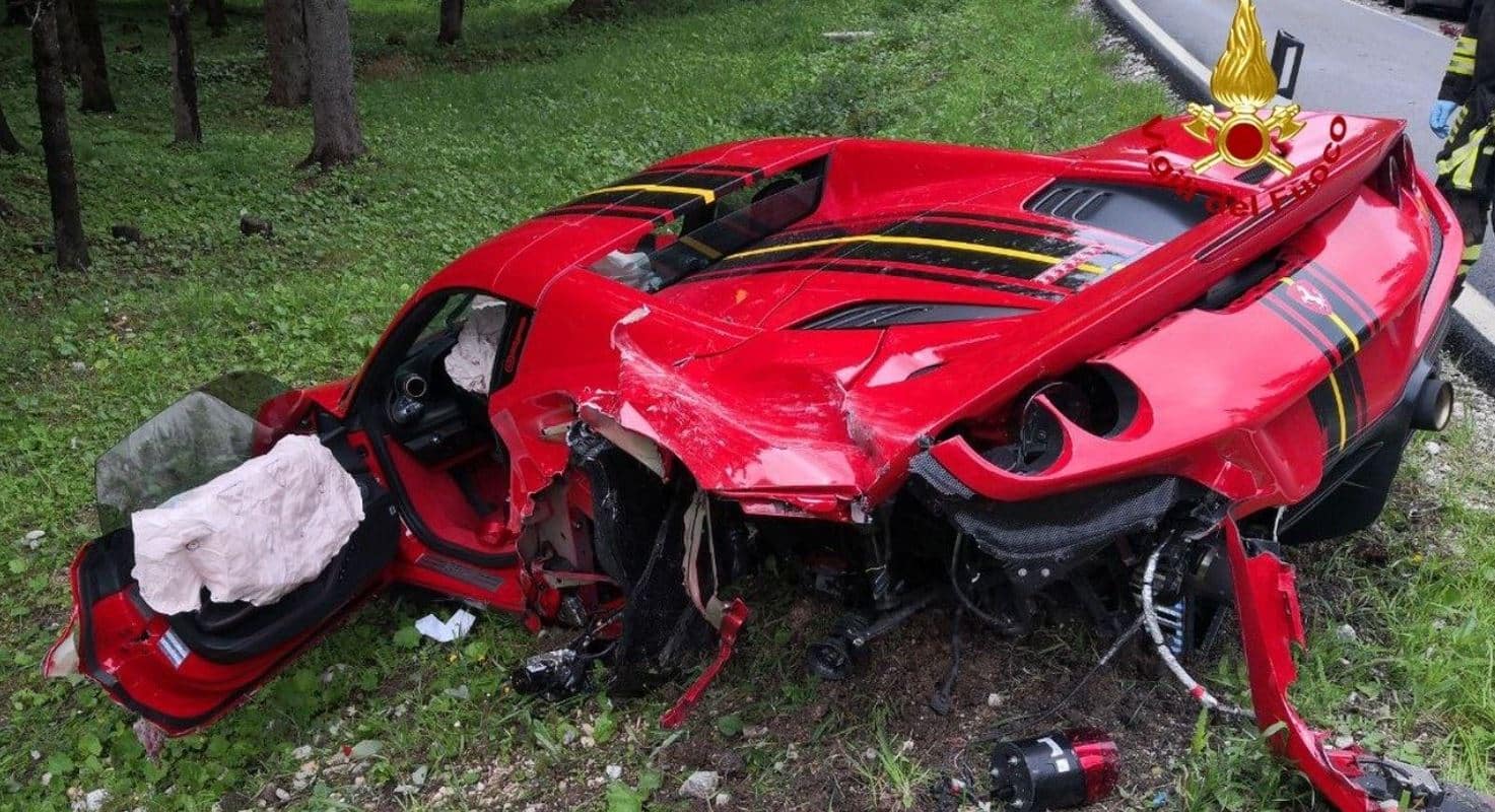 Ferrari F8 contro un camion, l’incidente a Cortina