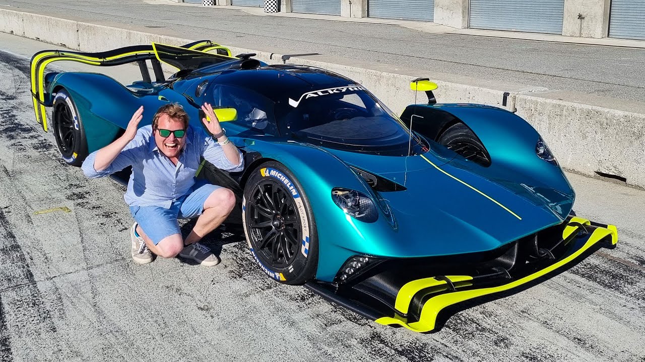 Aston Martin Valkyrie Pro: il possente rombo della V12 pronto pista [VIDEO]