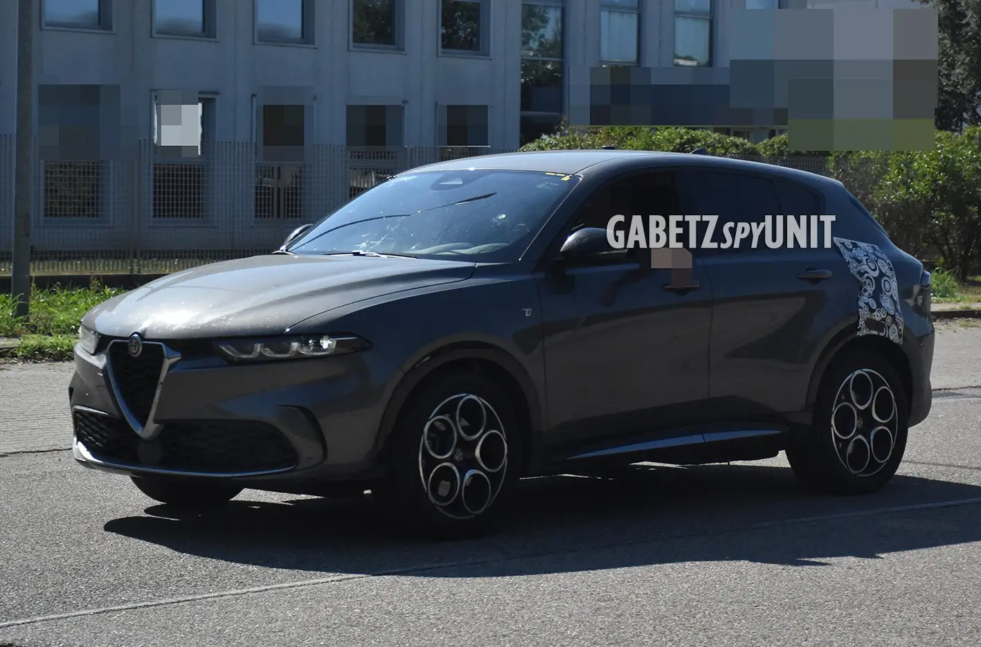 Nuove foto spia dell’Alfa Romeo Tonale ibrida plug-in da 275 CV