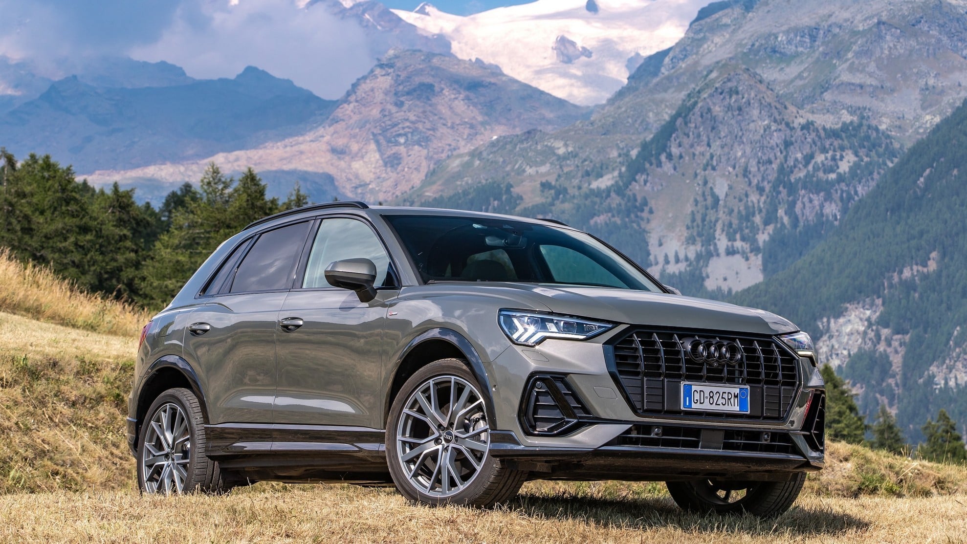 Audi Q3 2022: prova su strada, interni, motori e prezzi