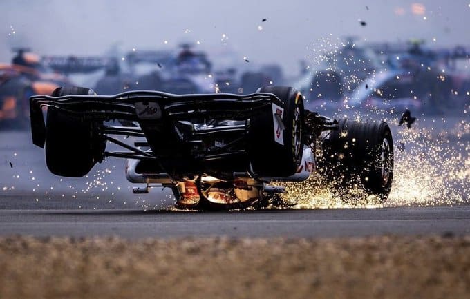 Ancora una volta, Halo ha salvato la vita in F1. L’incidente di Zhou ai raggi X