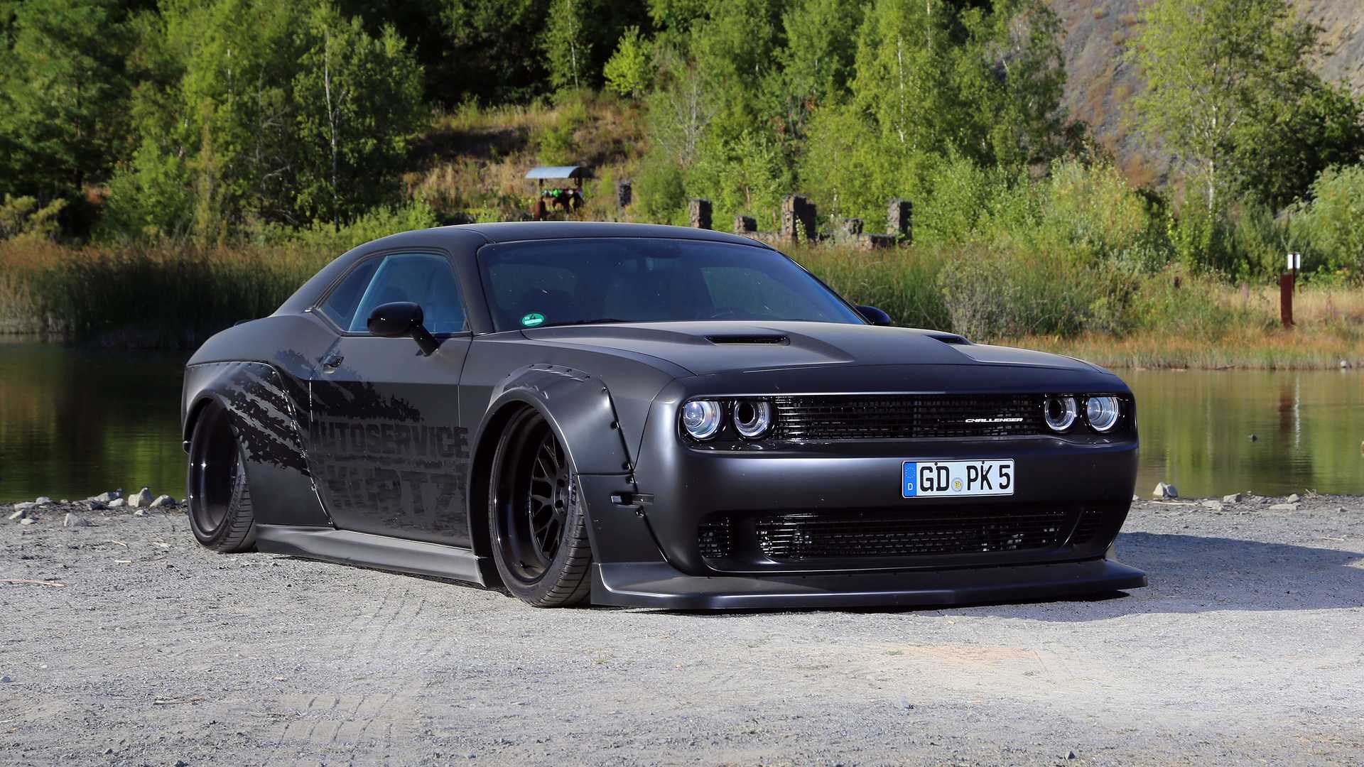 L’auto più larga del mondo è una Dodge Challenger davvero estrema