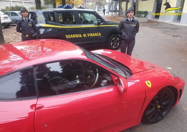 ferrari camuffata