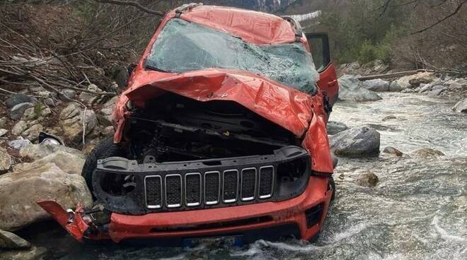 Jeep Renegade burrone