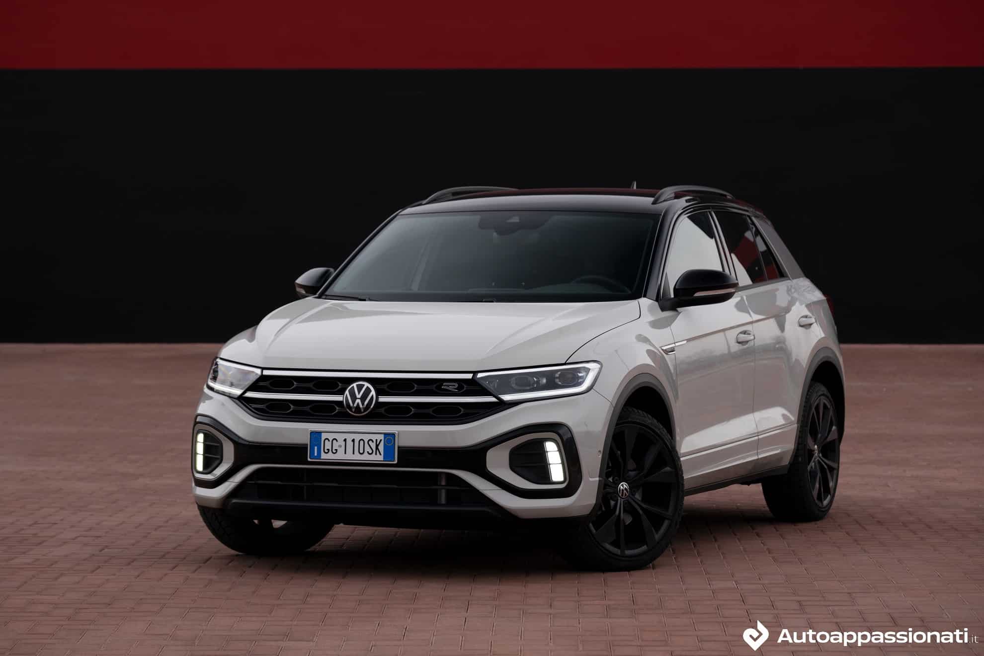 Volkswagen T-Roc 1.5 TSI DSG: prezzo, interni, dimensioni, prova su strada