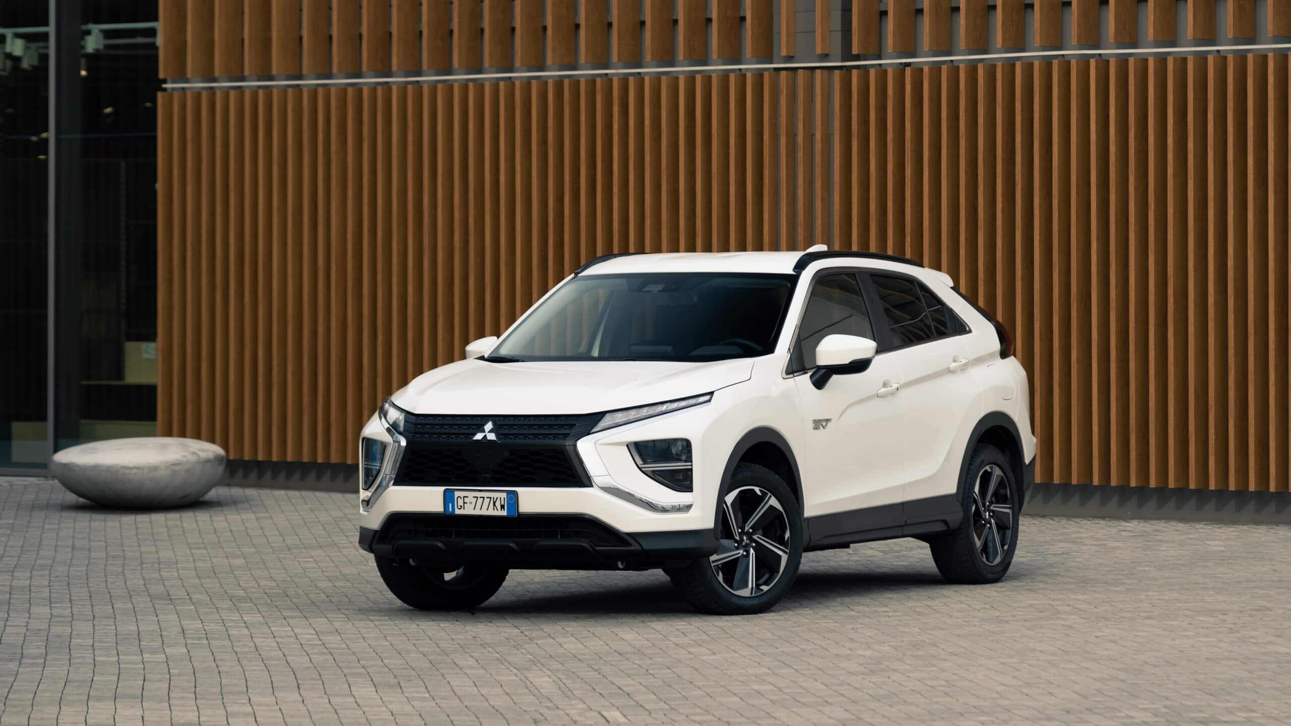 Mitsubishi Eclipse Cross: interni, motori, prezzo, consumi, prova su strada