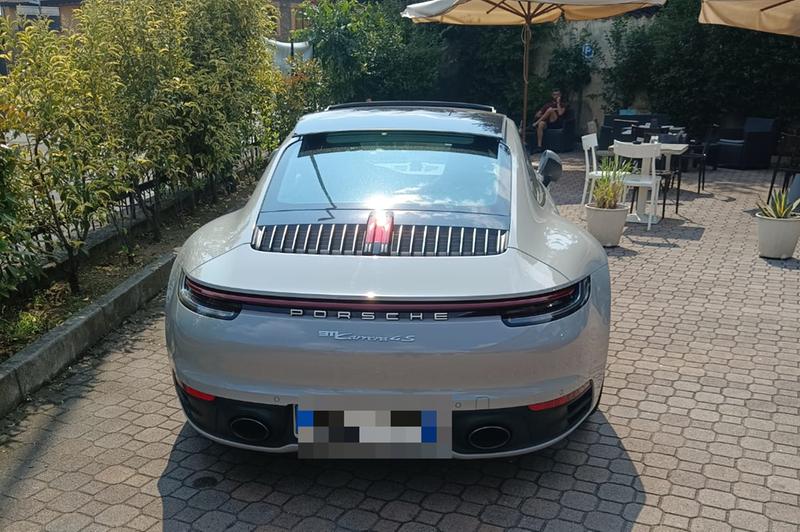 Porsche Carrera bar