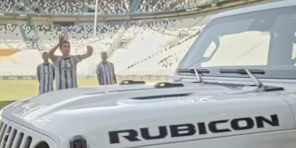 I giocatori della Juventus fanno canestro in una Jeep Wrangler [VIDEO]