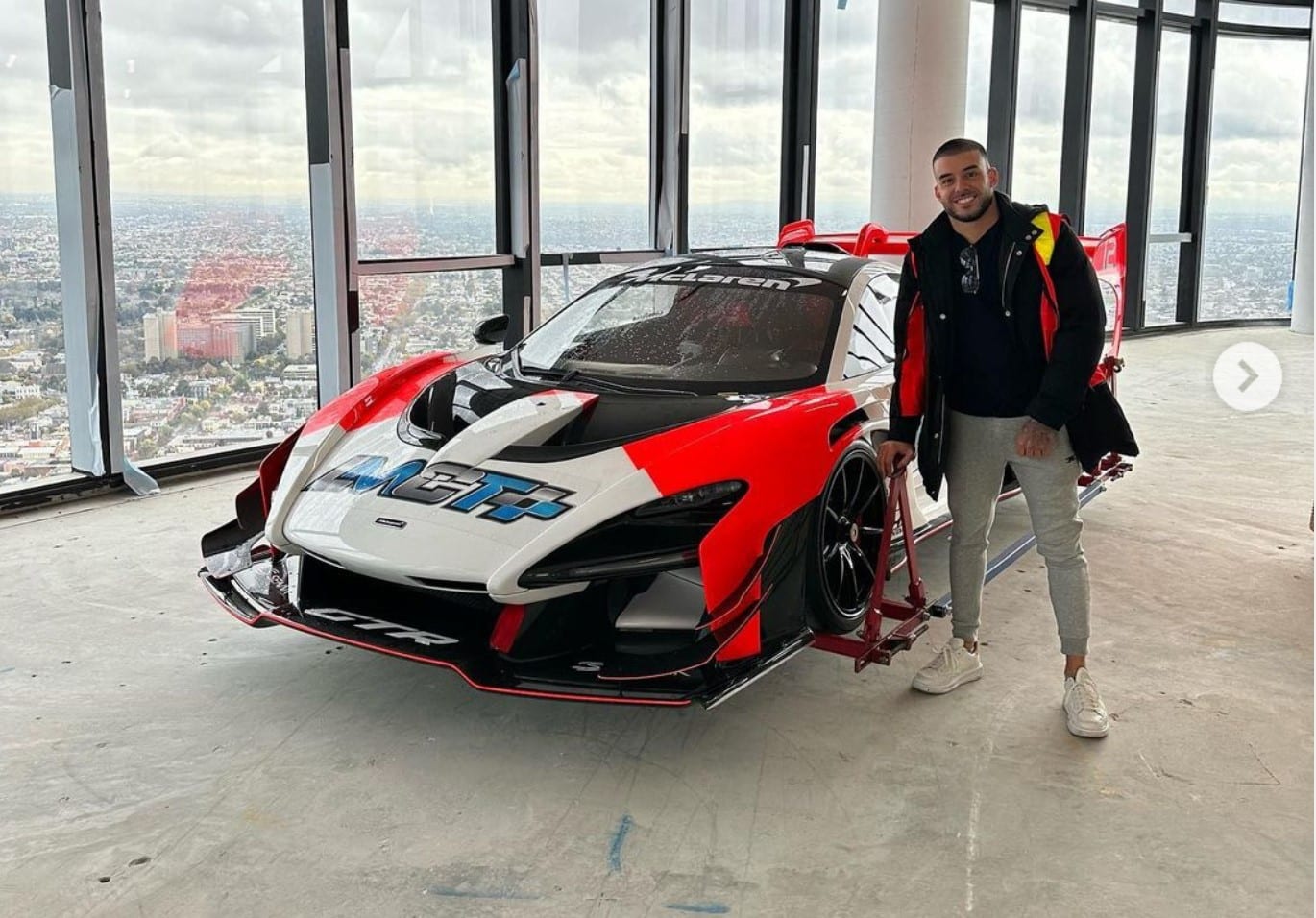 mclaren senna gtr skyscraper