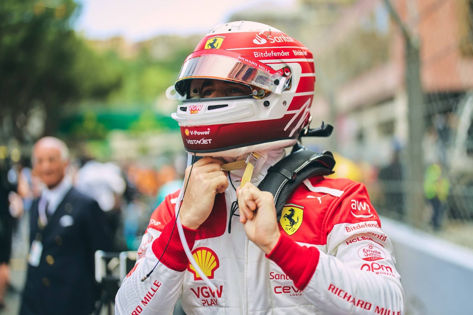 Leclerc, casco e tuta di Montecarlo all’asta per l’Emilia-Romagna [VIDEO]