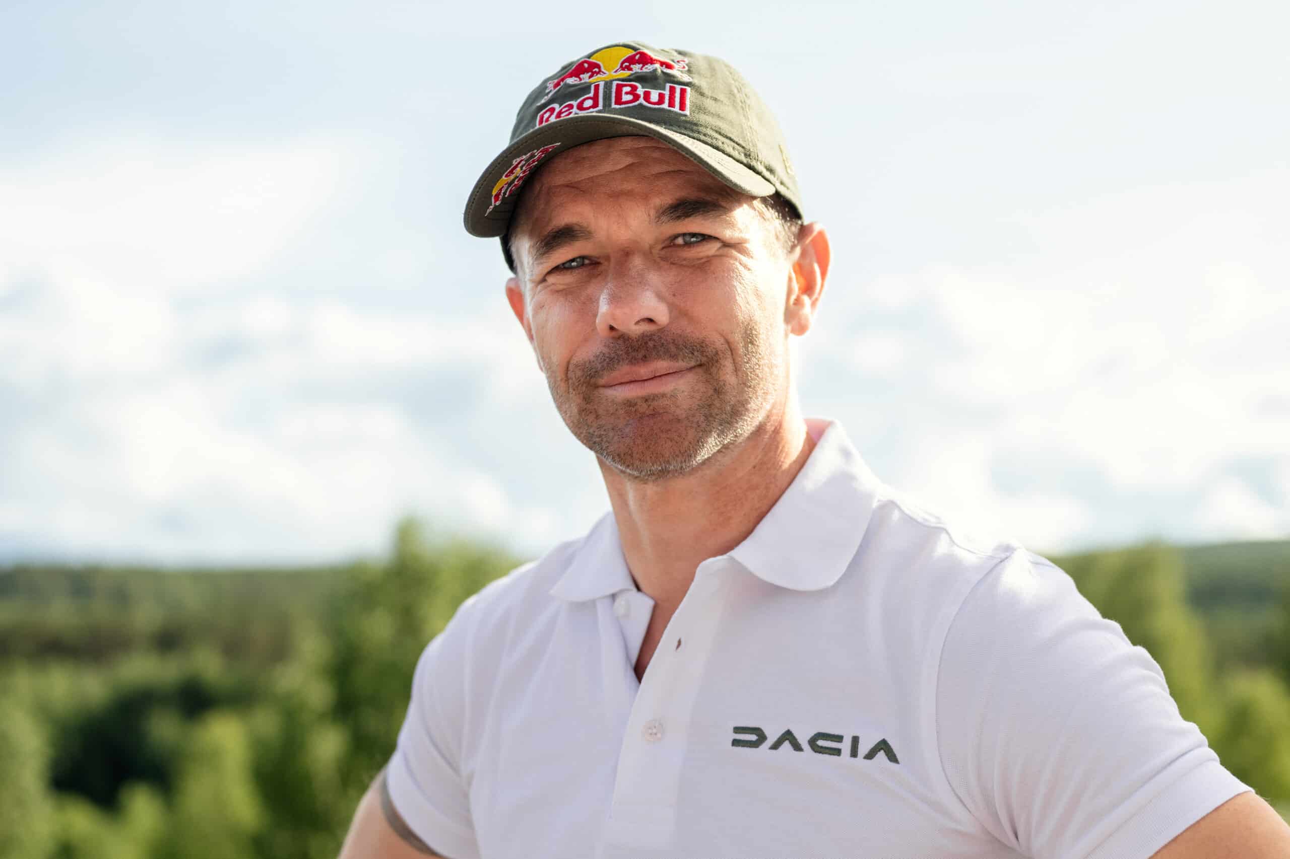 Loeb alla Dakar 2025 su una Dacia: è tutto vero, ecco cosa sappiamo