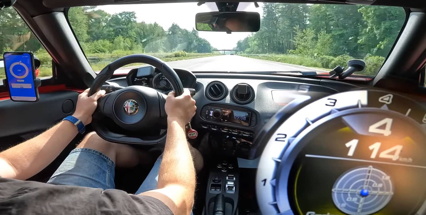 Alfa Romeo 4C: a 10 anni dal lancio eccola in Autobahn [VIDEO]