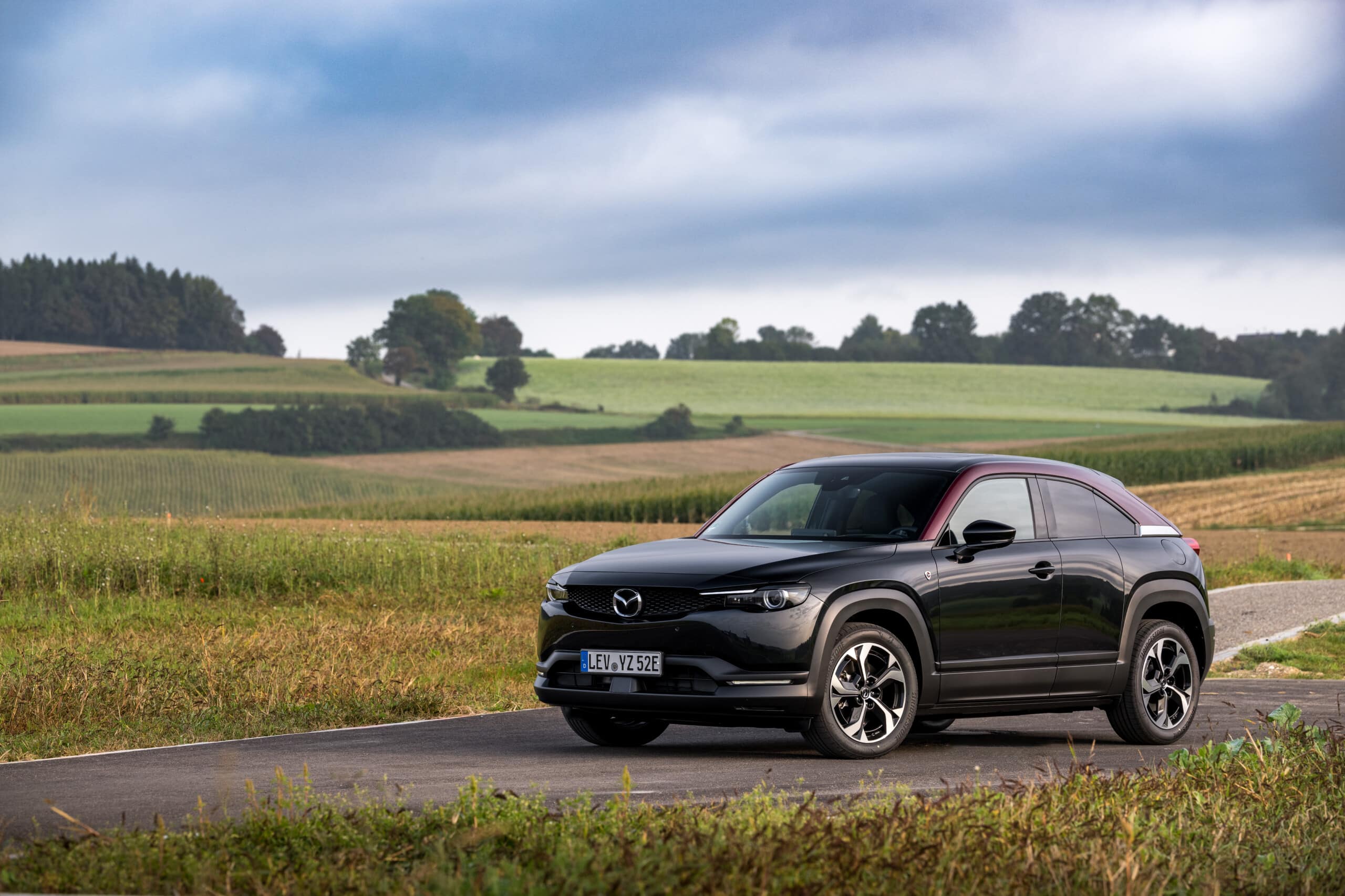 Mazda MX-30 R-EV: prova in anteprima, scheda tecnica, consumi reali, prezzo