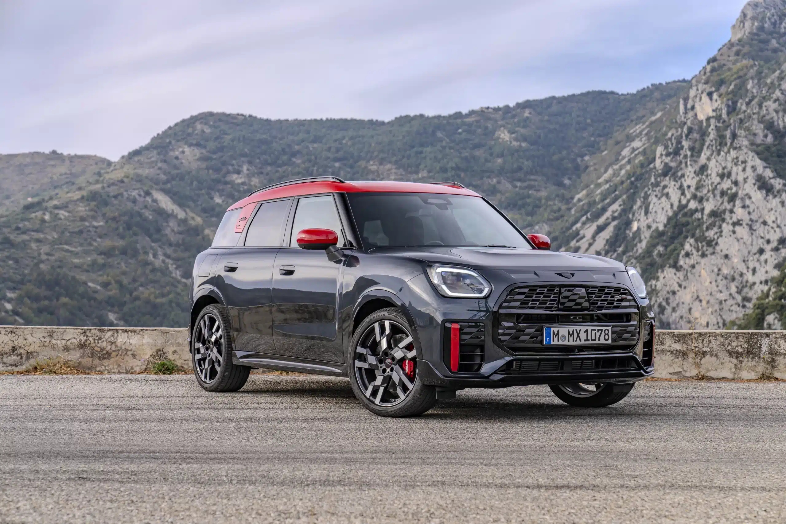 MINI Countryman JCW 2024: prezzo, motore, recensione