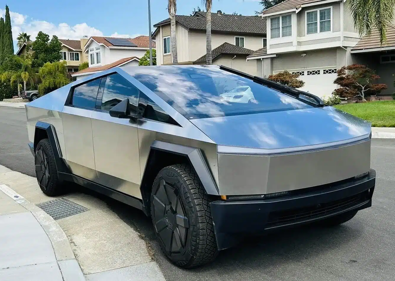 tesla cybertruck vialetto