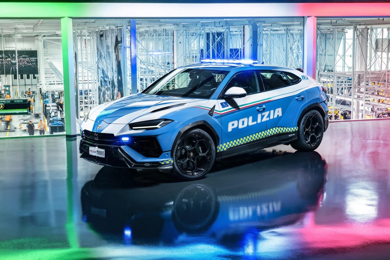 Lamborghini Urus entra nella Polizia di Stato: il Super SUV in divisa ha 666 CV