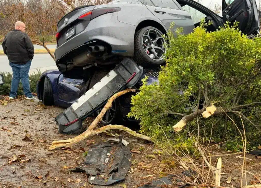 Porta la sua Giulia Quadrifoglio dal meccanico, ma l’auto torna distrutta