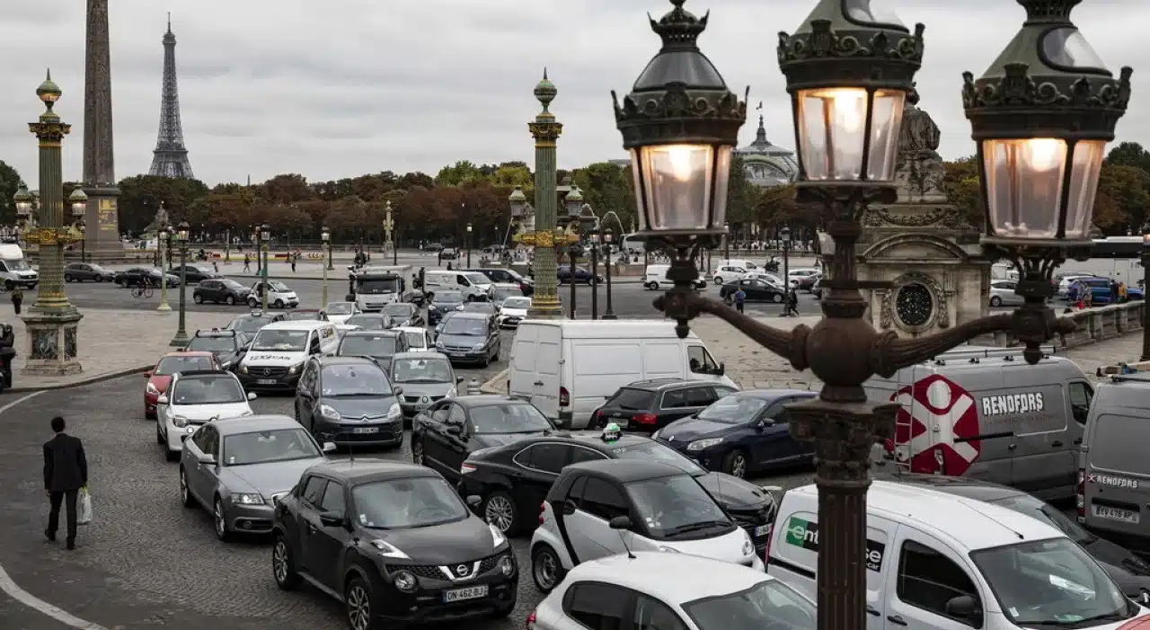 parigi traffico