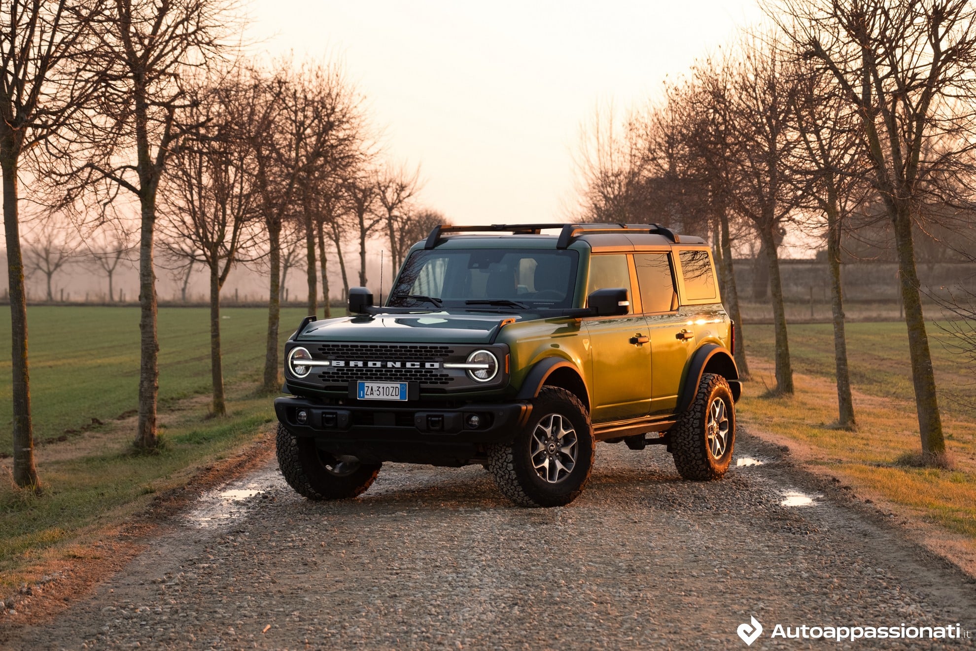 Prova su strada Ford Bronco: come si guida, quanto costa e come va in 4×4 il fuoristrada americano