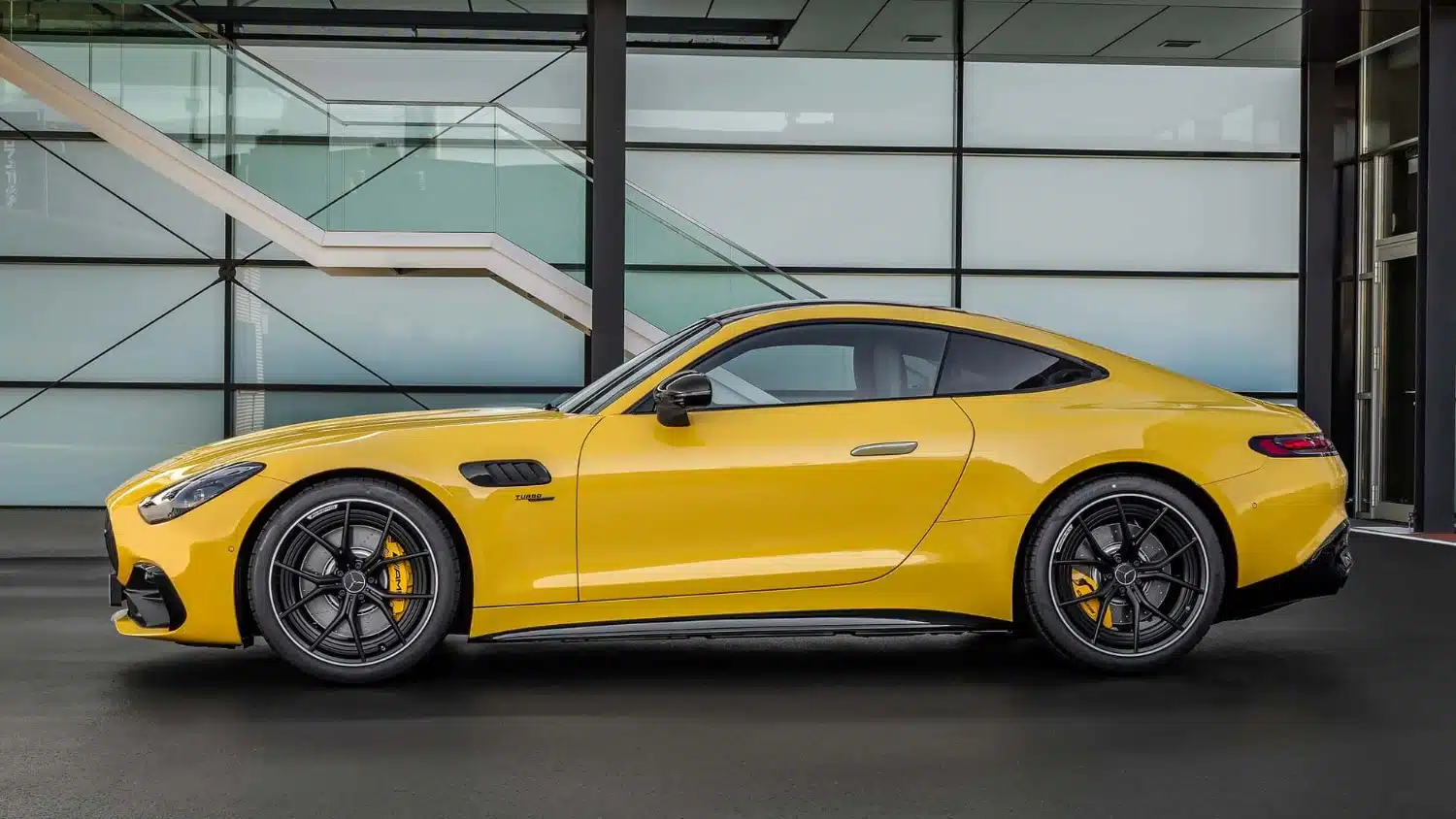 Mercedes-AMG GT 43 Coupé: la entry level ibrida ha 422 CV