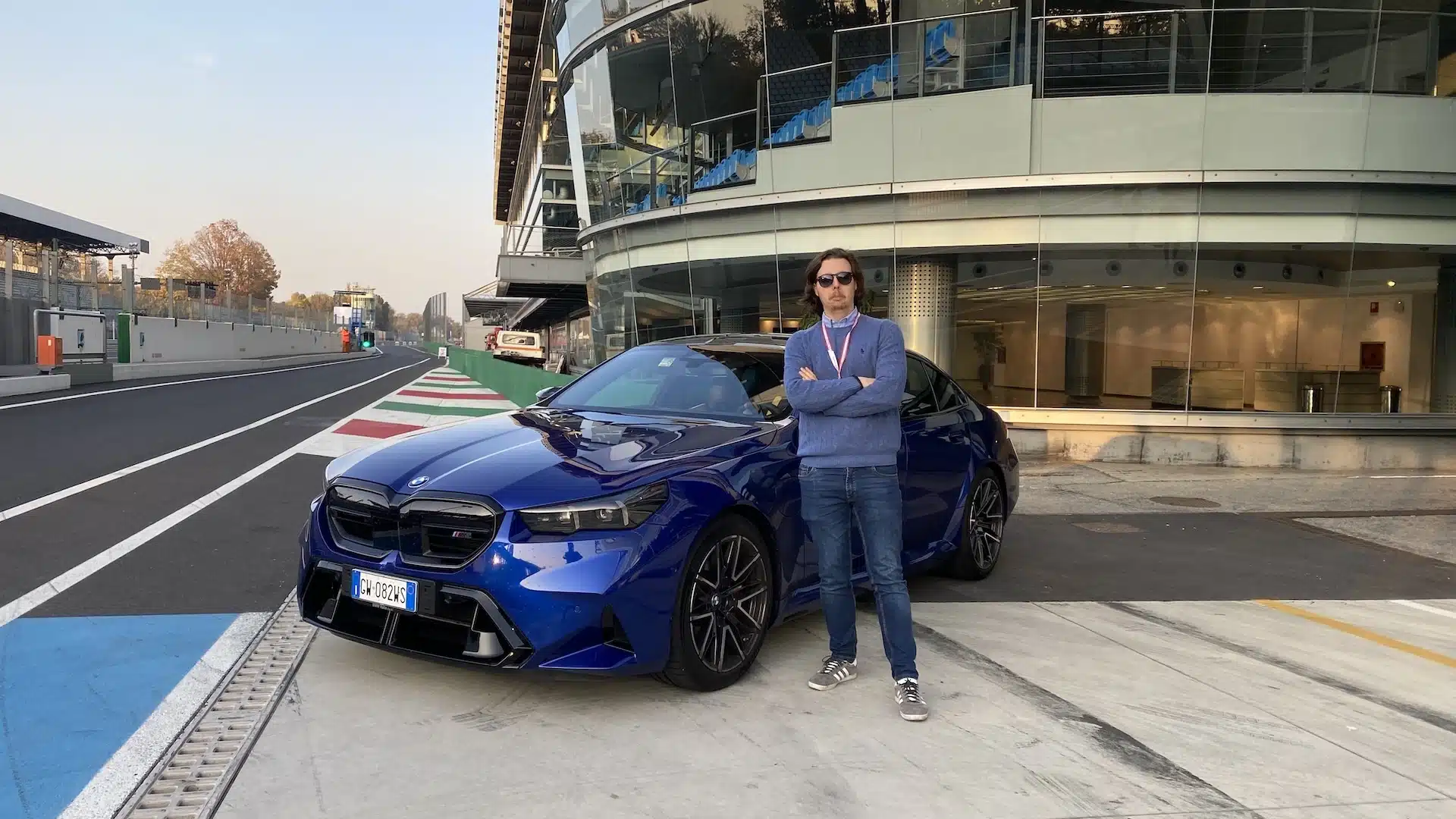 Prova in pista BMW M5 2025: come va a Monza la berlina Plug-In da 727 CV