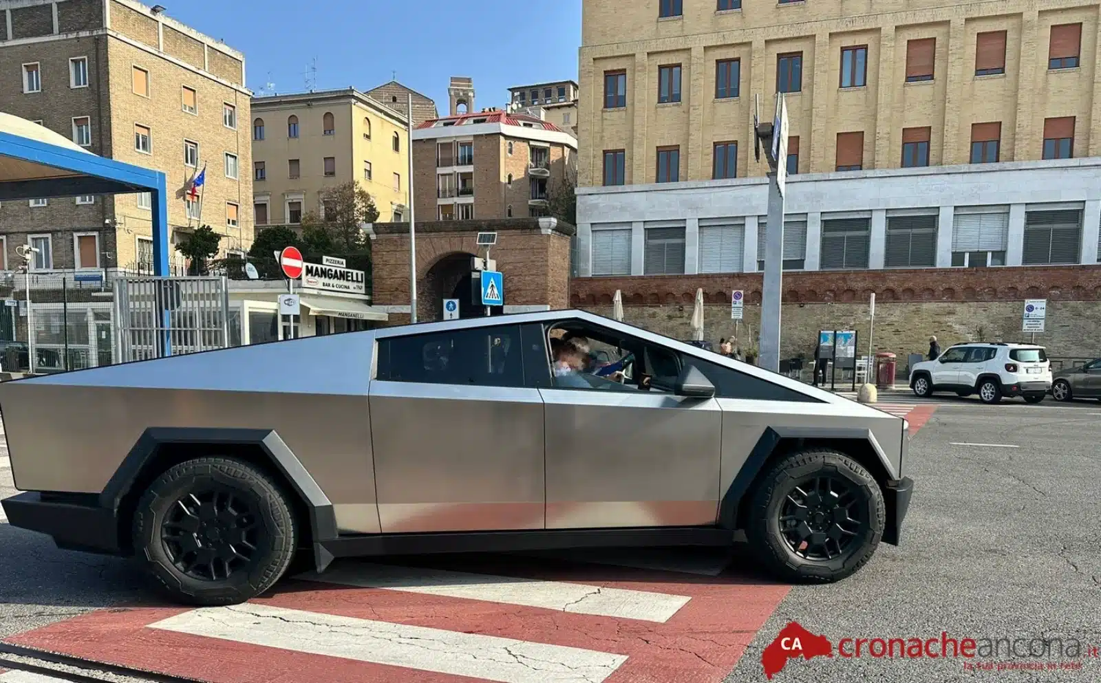 tesla cybertruck ancona