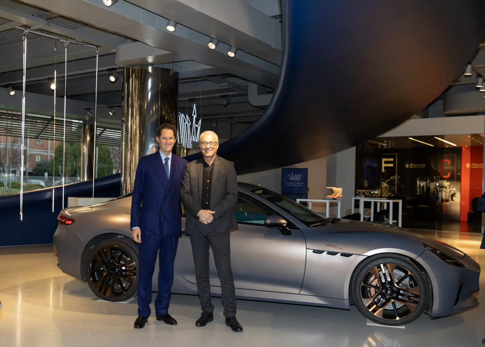 elkann visita maserati